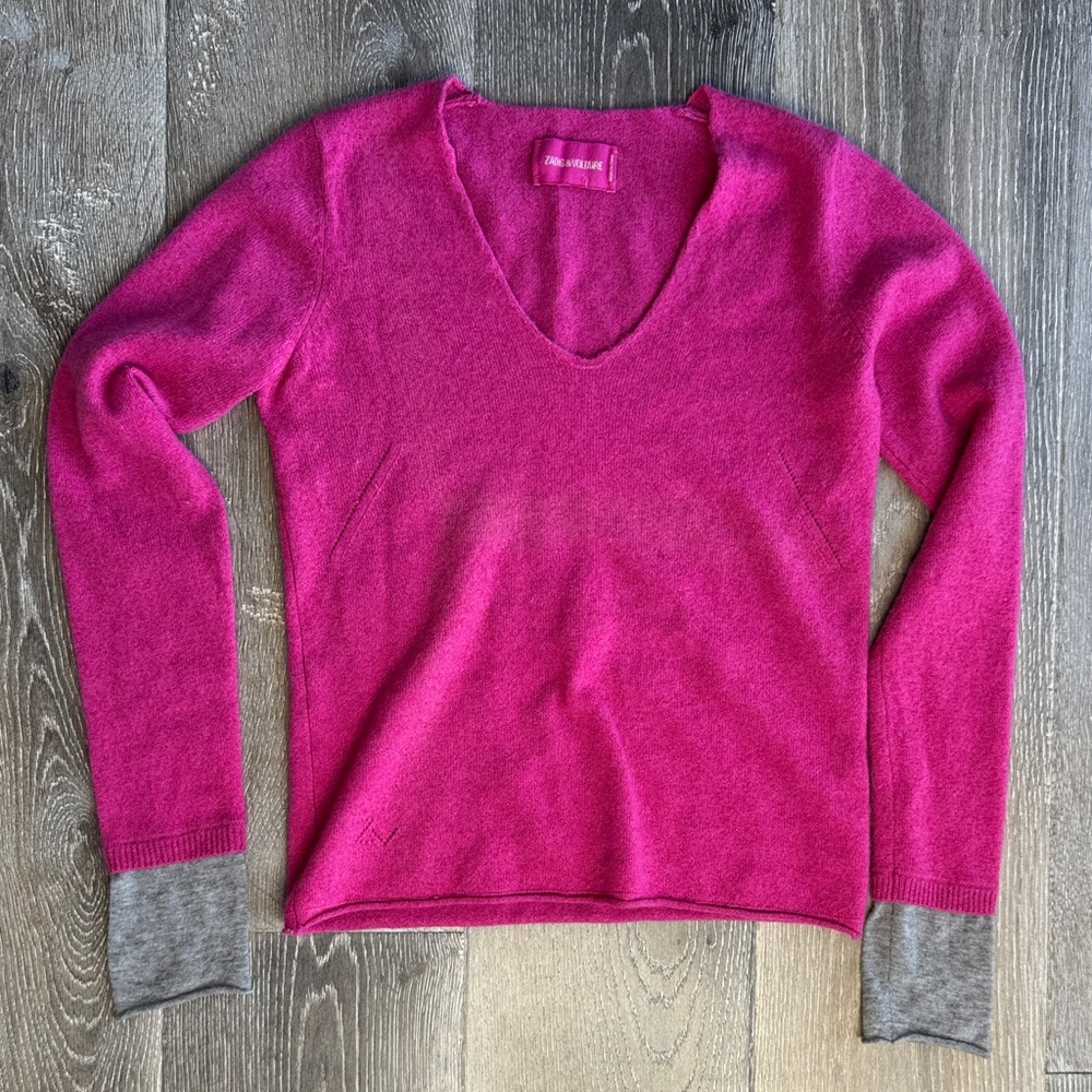 Zadig & Voltaire Fuchsia V-Neck Cashmere Sweater with Charcoal Cuffs SL0321